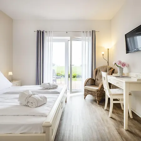 Hotel Pharisäerhof - DAS Hundehotel auf Nordstrand mit Restaurant und Café-3